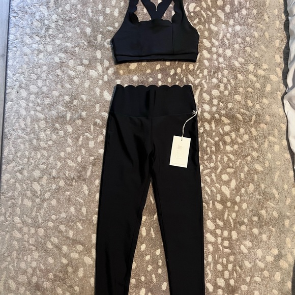 The Noli Shop scalloped leggings and sports bra top. Small - Picture 3 of 8